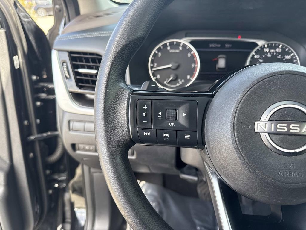 Certified 2022 Nissan Rogue SV image 32