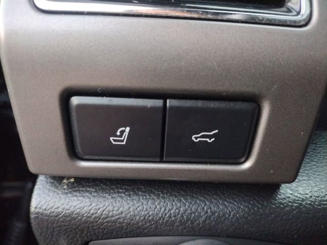 Used 2020 Ford Expedition XLT w/ Equipment Group 202A AWD/4WD image 38