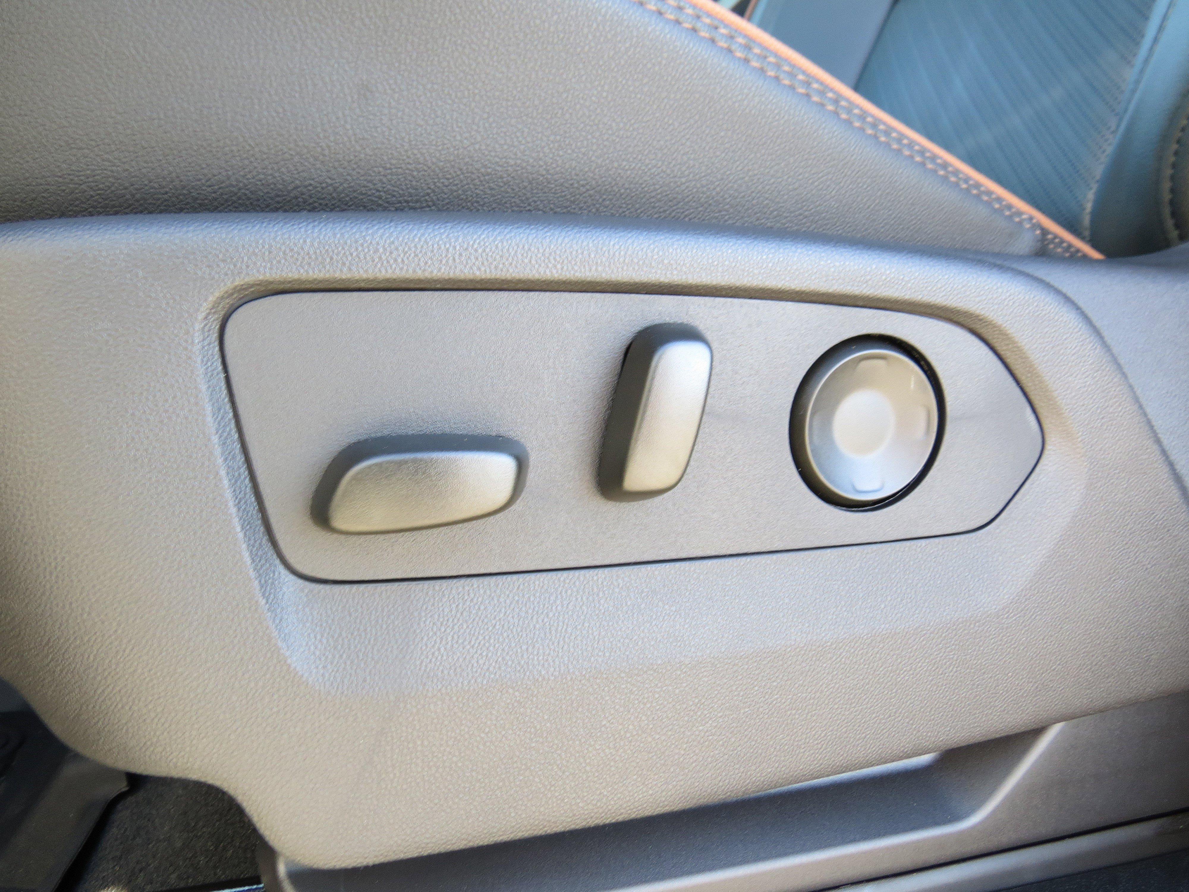 New 2026 GMC Yukon XL AT4 w/ AT4 Premium Package image 21