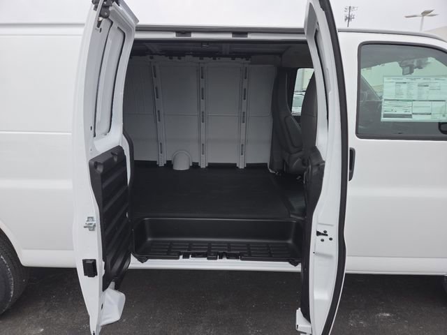 New 2026 Chevrolet Express 3500 Extended w/ Driver Convenience Package RWD image 21