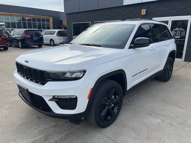 Used 2023 Jeep Grand Cherokee Limited w/ Luxury Tech Group II image 3