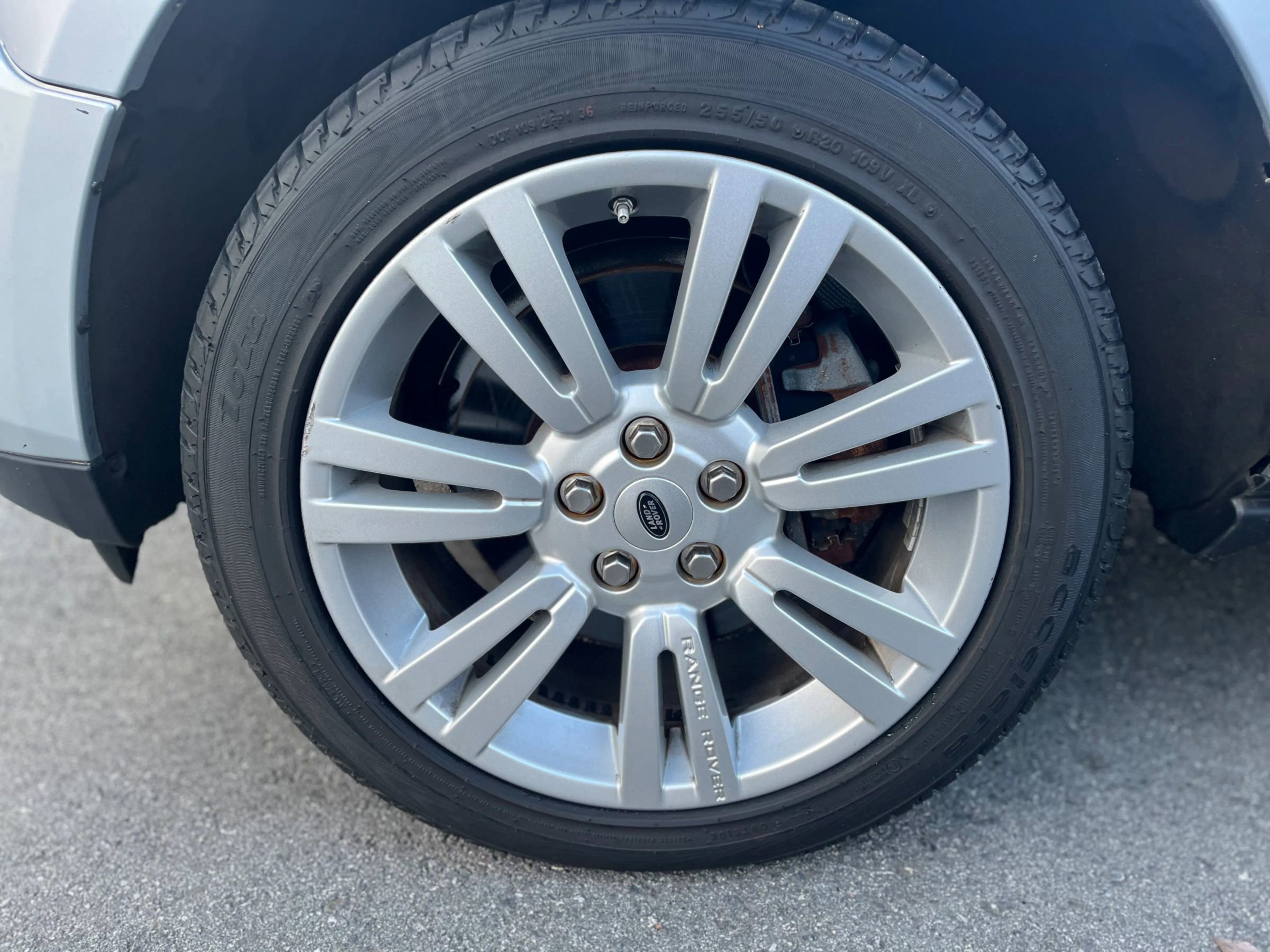 Used 2011 Land Rover Range Rover HSE AWD/4WD image 31