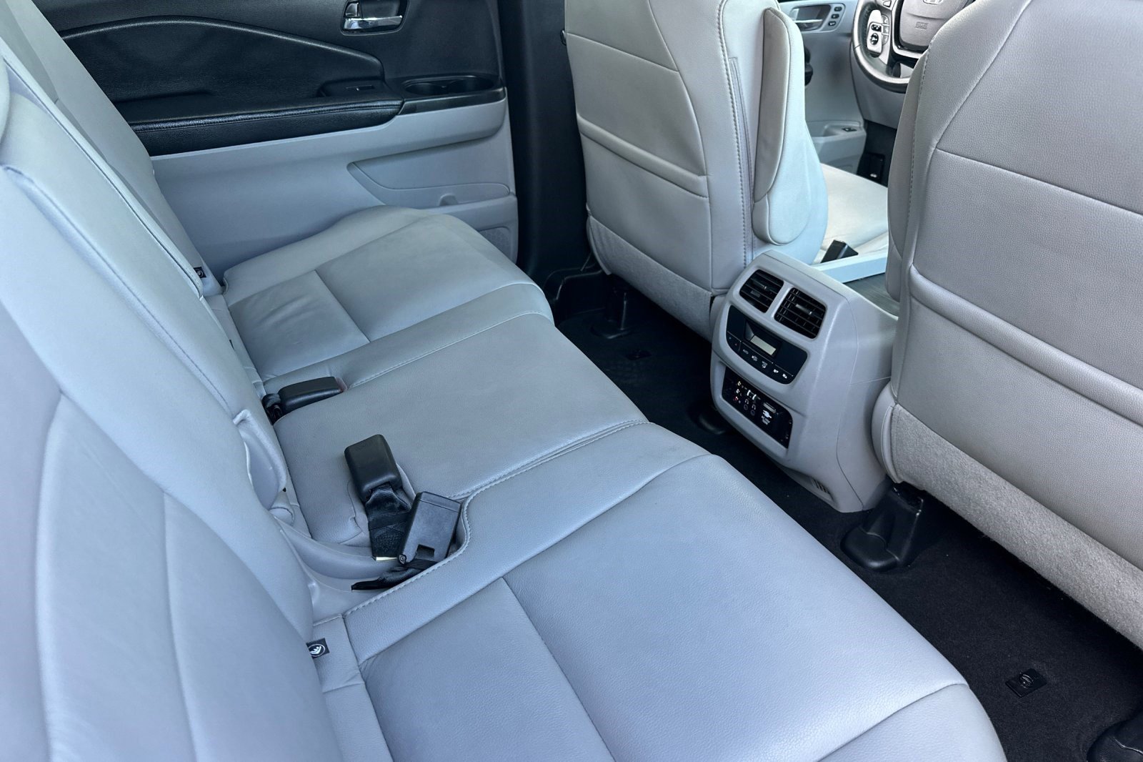 Used 2017 Honda Pilot Touring image 30