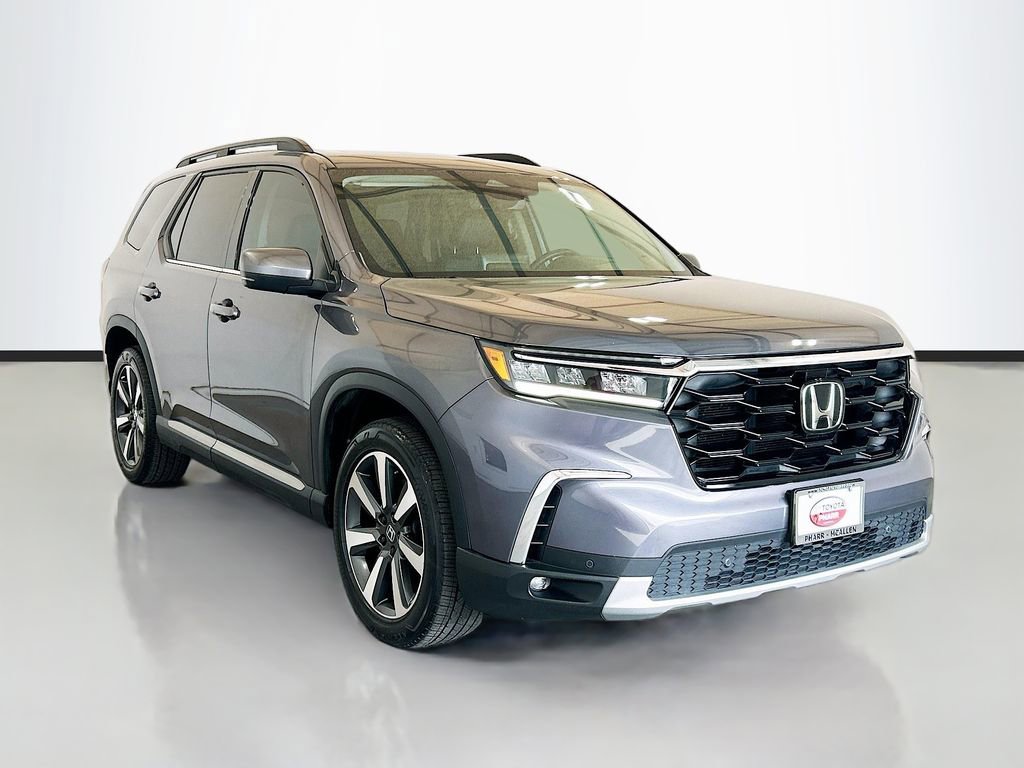 Used 2025 Honda Pilot Touring image 3