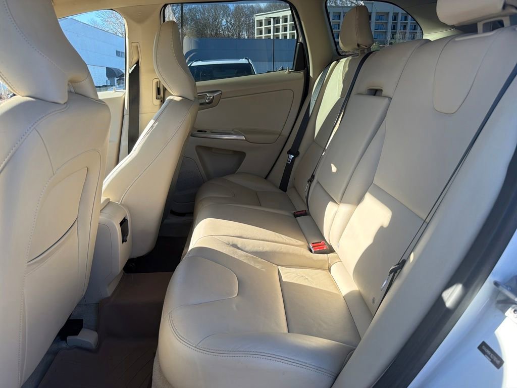 Used 2016 Volvo XC60 T5 Premier image 15