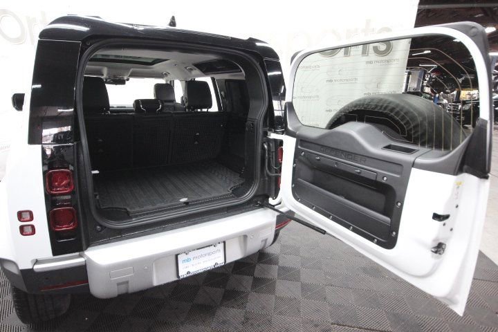 Used 2020 Land Rover Defender 110 SE image 6