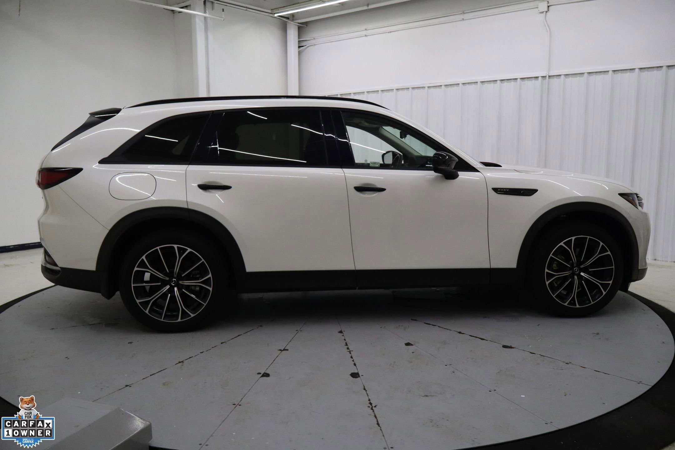 Used 2025 MAZDA CX-70 Plug-In Hybrid w/ Premium Pkg image 2