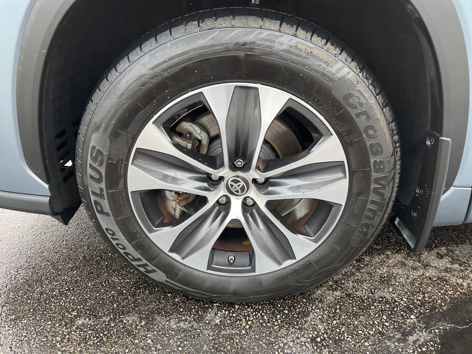 Used 2020 Toyota Highlander XLE AWD/4WD image 7