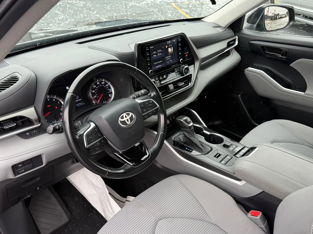 Used 2021 Toyota Highlander LE image 10