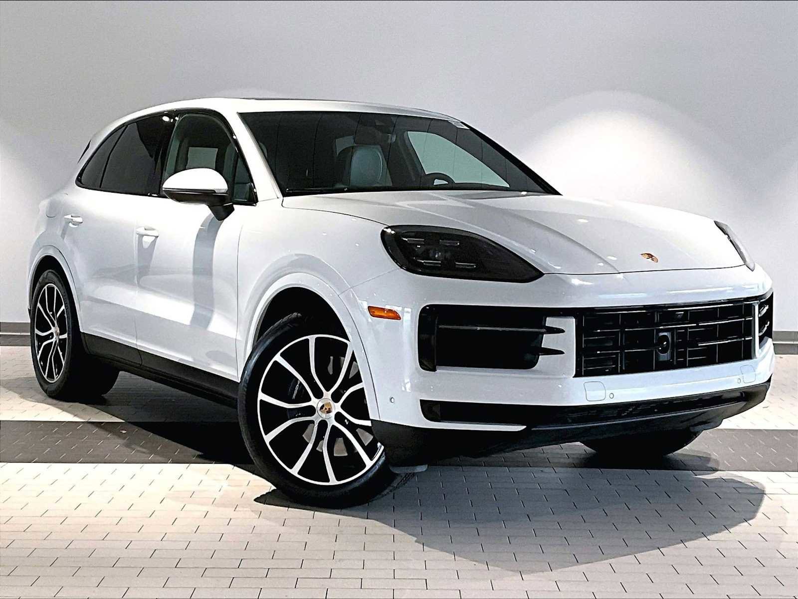 Used 2025 Porsche Cayenne image 12