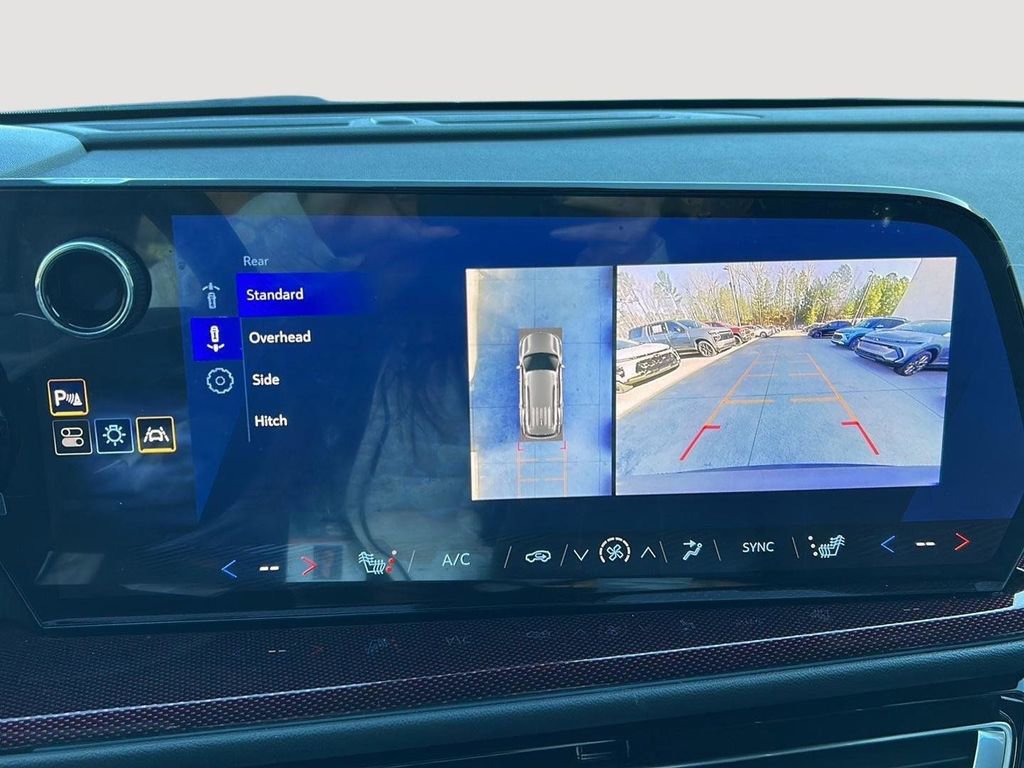 Used 2024 Chevrolet Traverse Z71 image 18