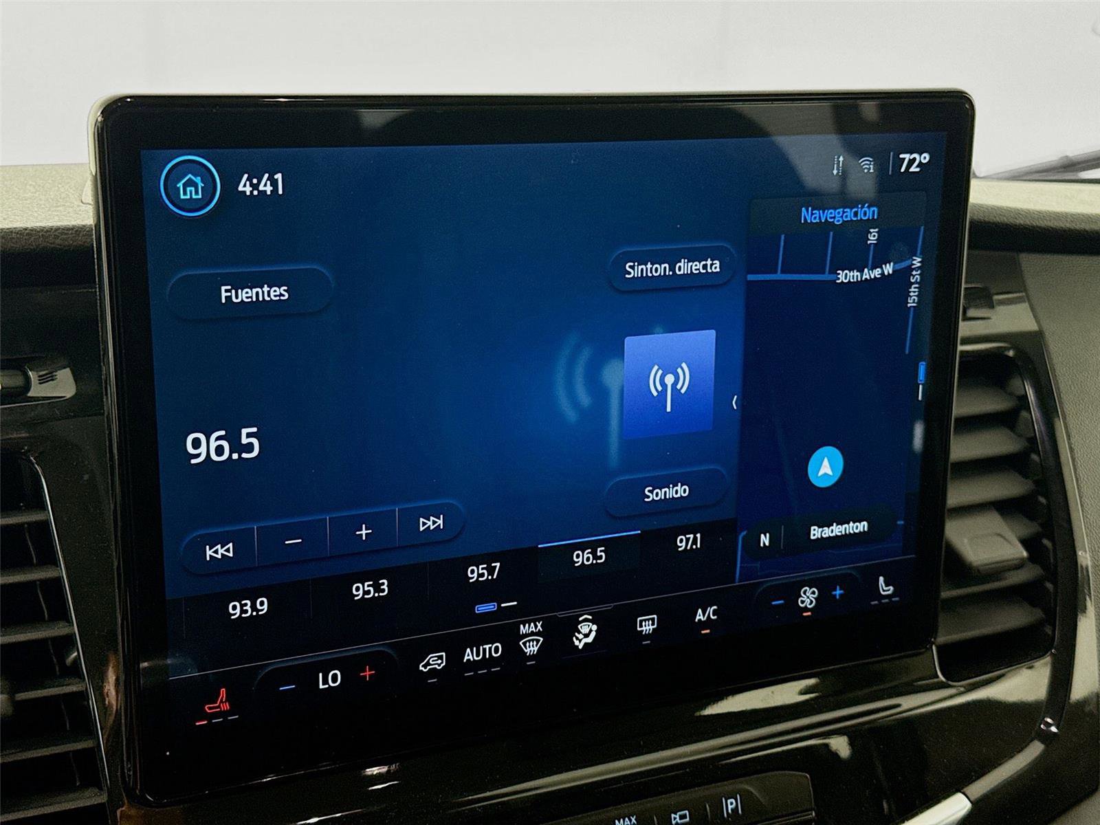 Used 2023 Ford Transit 350 XLT image 9