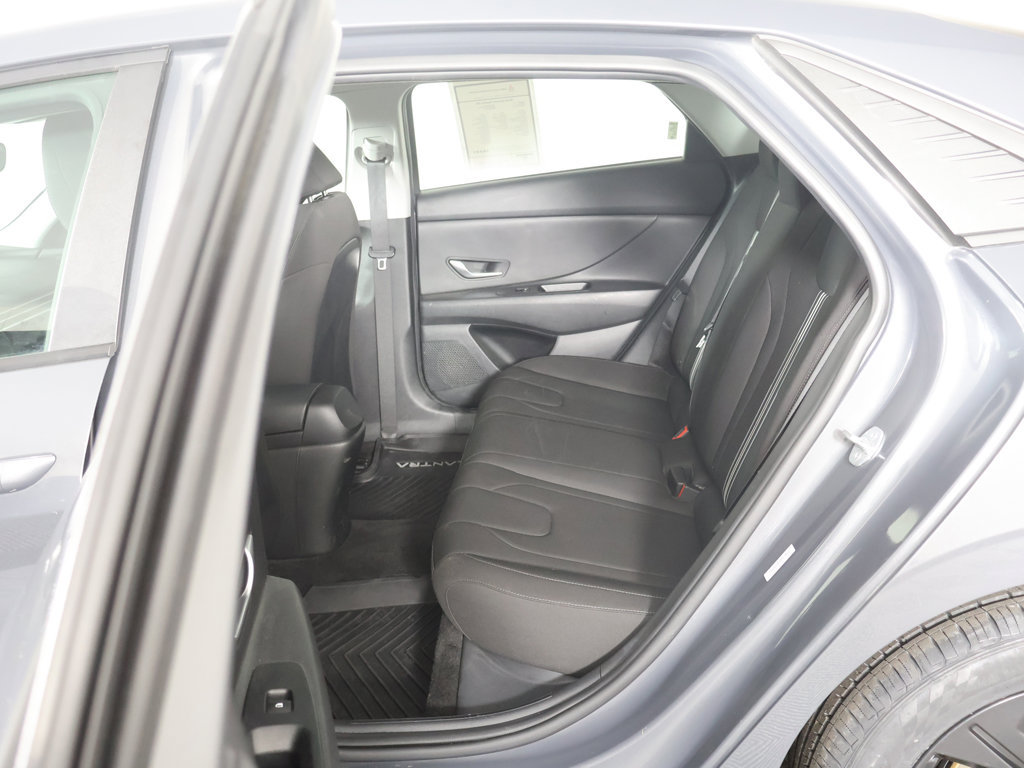Used 2023 Hyundai Elantra SEL w/ Winter Weather Package FWD image 29
