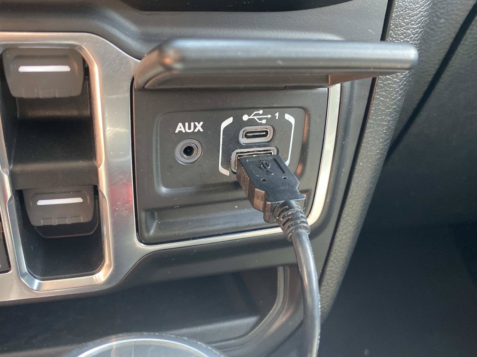Used 2021 Jeep Wrangler Unlimited Sahara AWD/4WD image 33