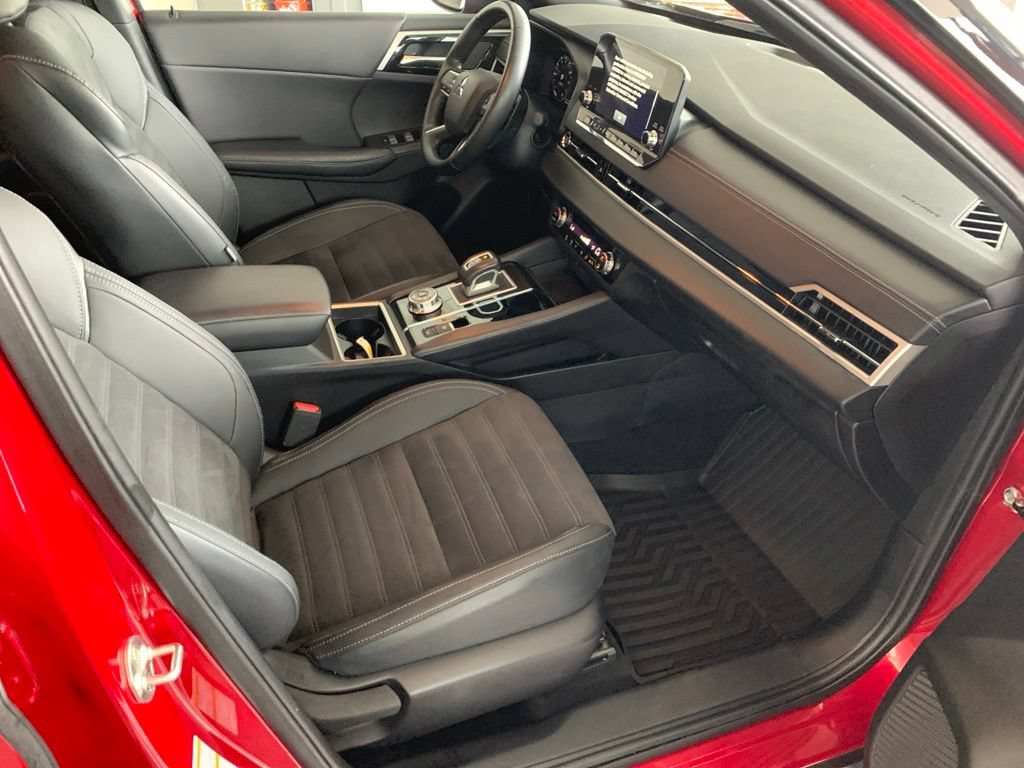 Used 2023 Mitsubishi Outlander SE AWD/4WD image 19