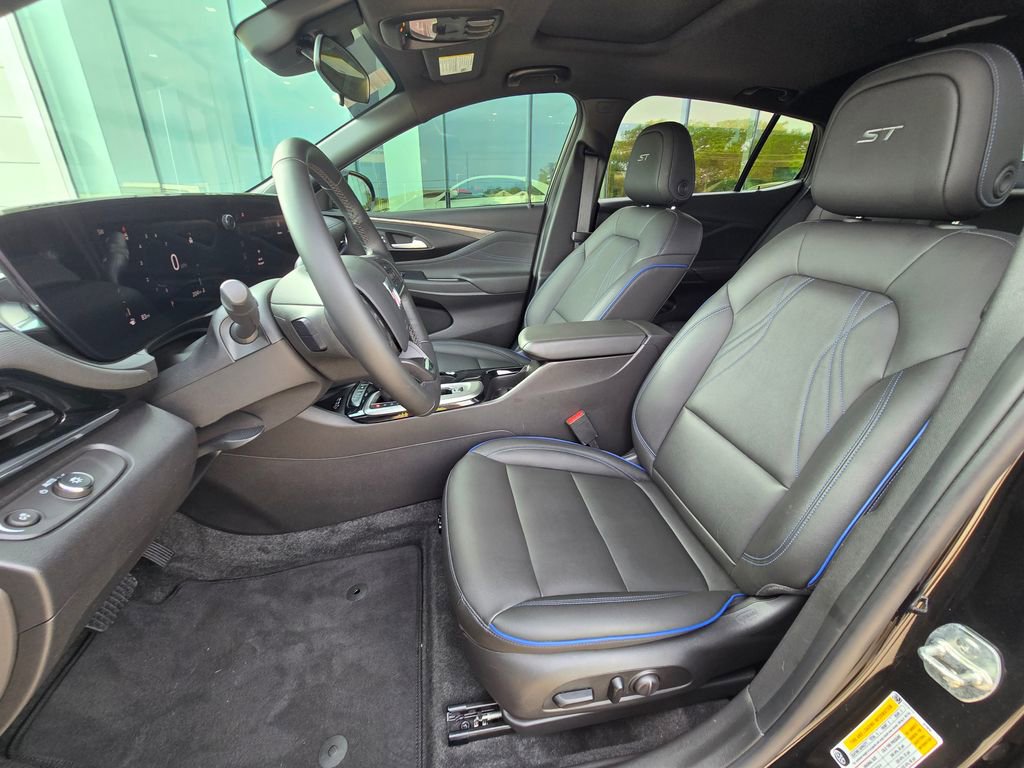 Used 2024 Buick Envista Sport Touring w/ Convenience I Package FWD image 11