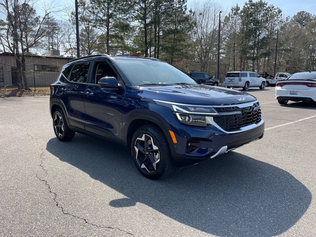 Certified 2025 Kia Seltos EX w/ EX Sunroof Package image 4