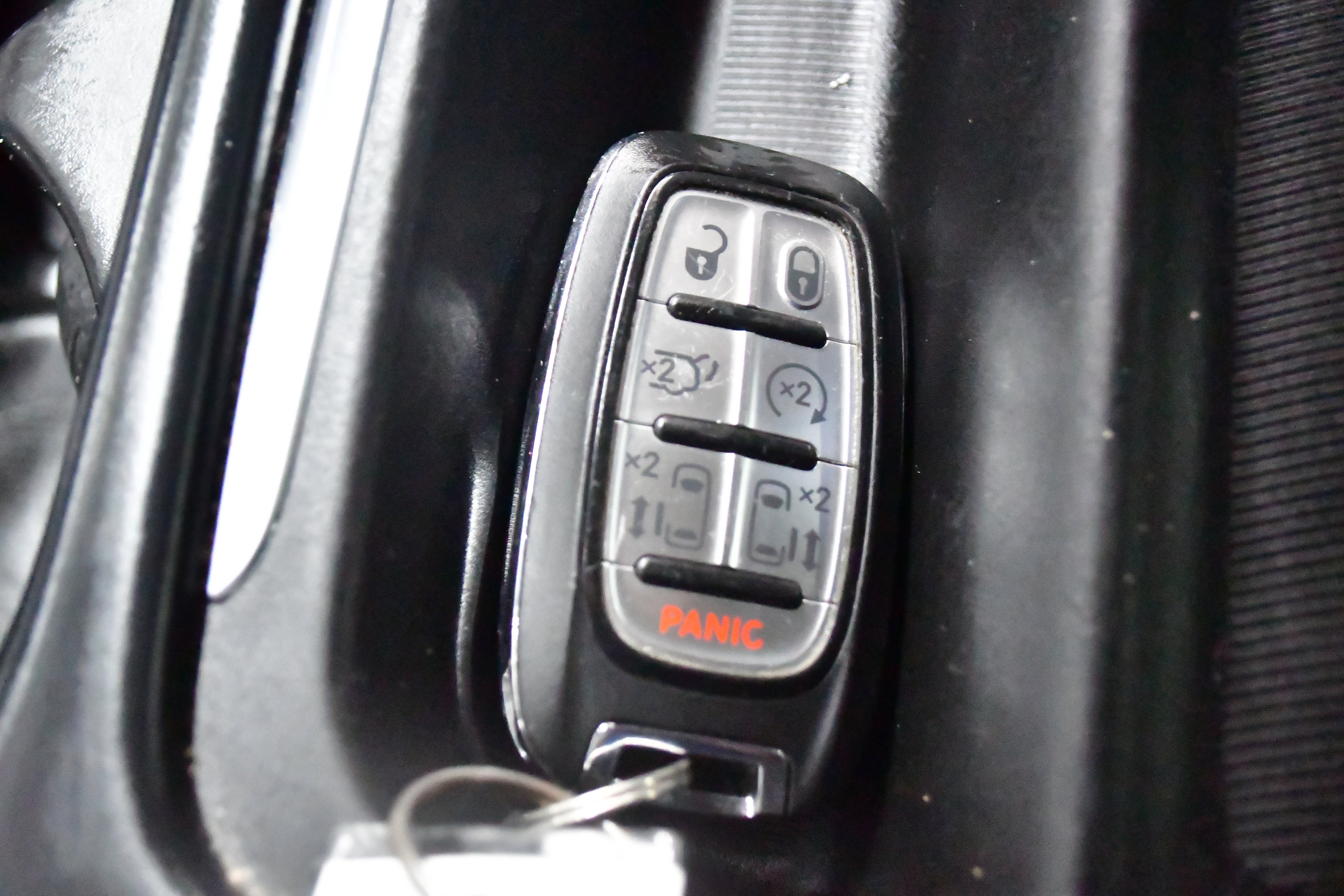 Used 2023 Chrysler Pacifica Touring FWD image 30