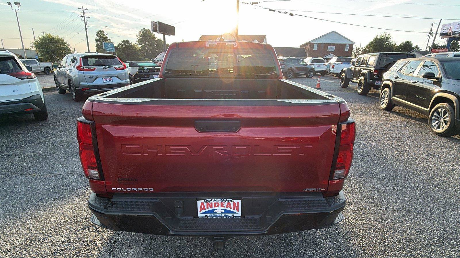 Used 2024 Chevrolet Colorado Z71 w/ Z71 Convenience Package 2 AWD/4WD image 8