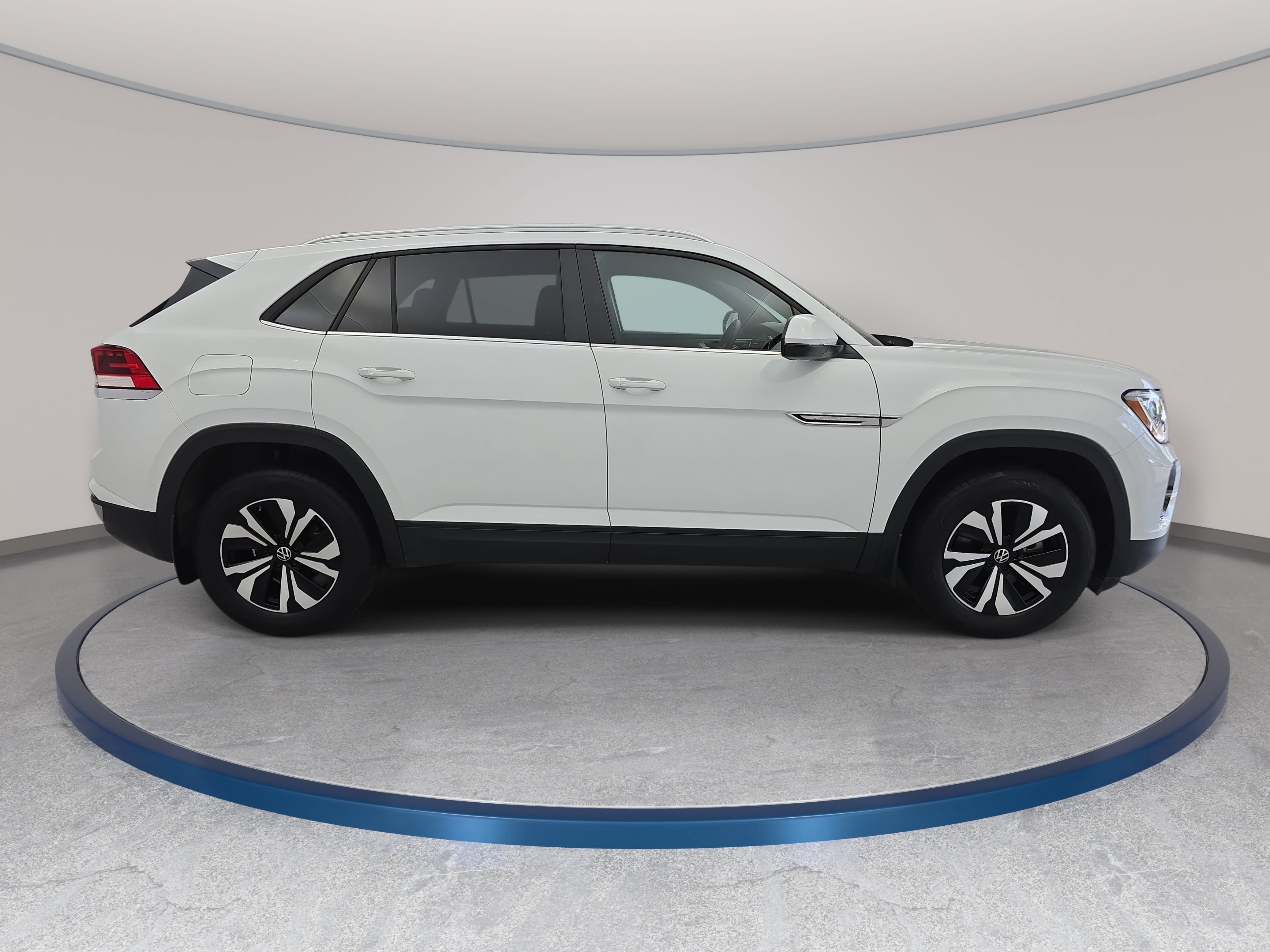 Certified 2024 Volkswagen Atlas Cross Sport SE AWD/4WD image 4