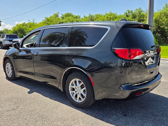 Used 2017 Chrysler Pacifica Touring FWD image 5