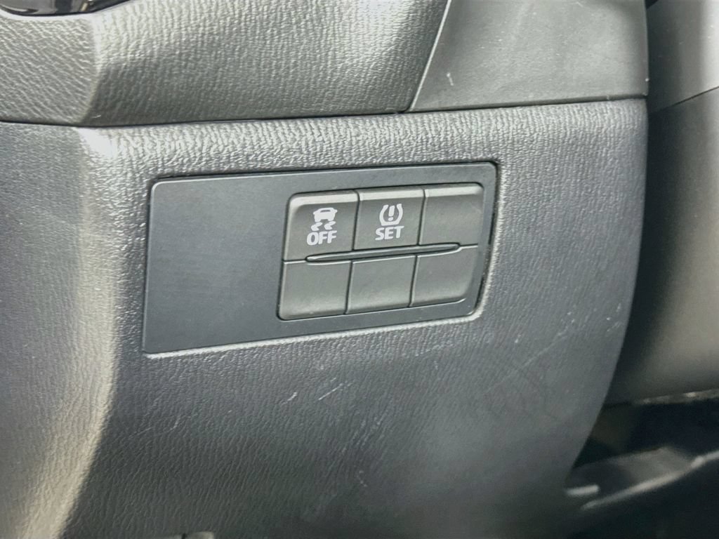 Used 2016 MAZDA MAZDA3 i Sport FWD image 11