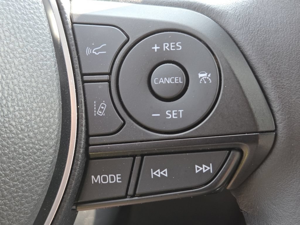 Used 2025 Toyota RAV4 XLE w/ Convenience Package AWD/4WD image 11