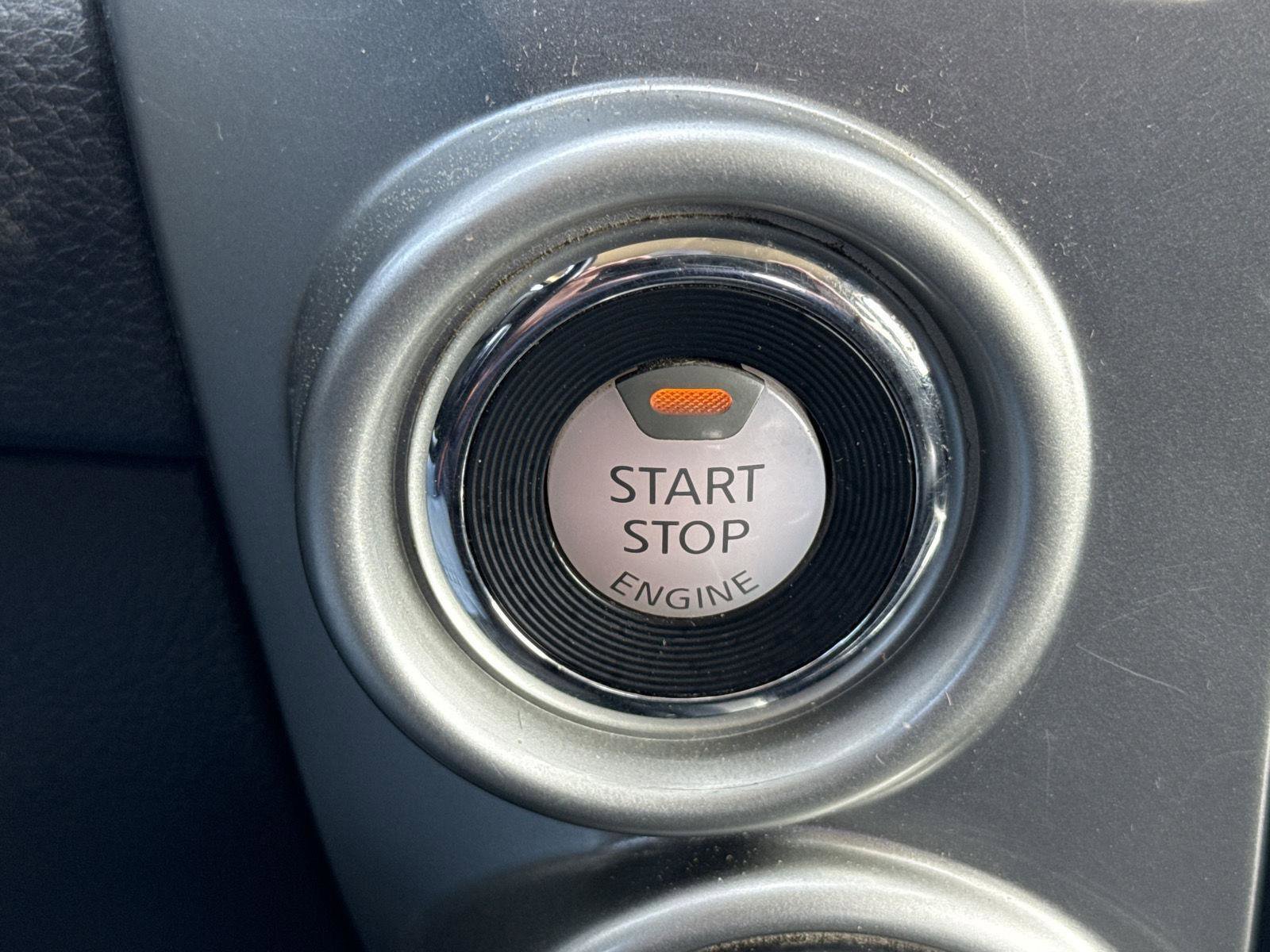 Used 2019 Nissan Titan SV w/ SV Convenience Package image 16