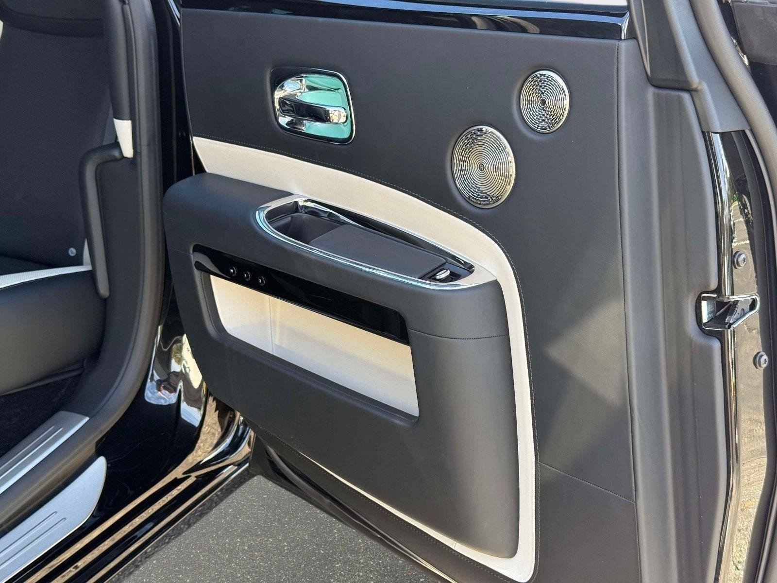 Used 2020 Rolls-Royce Ghost RWD image 26