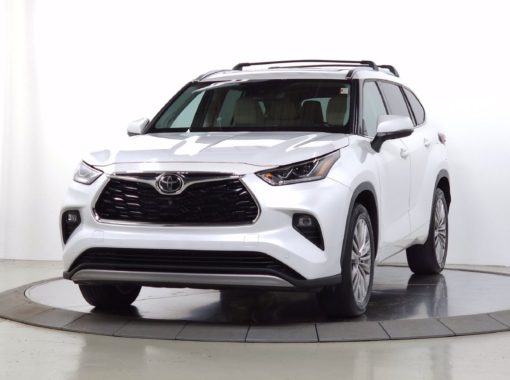 Used 2022 Toyota Highlander Platinum FWD image 4