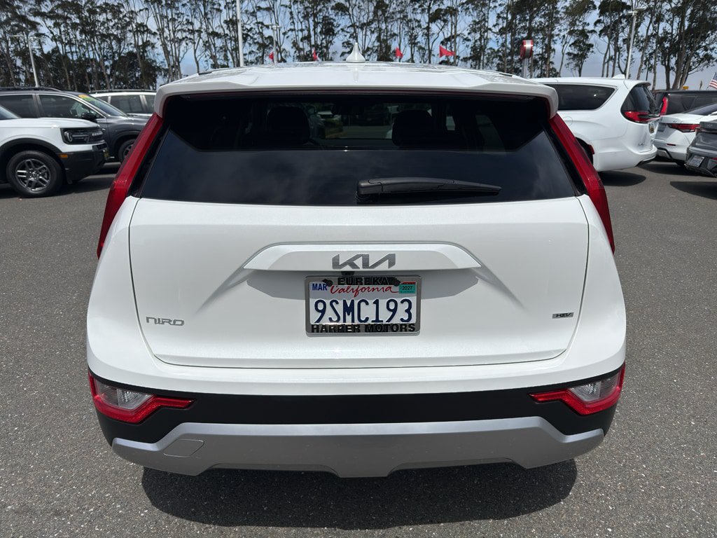 Used 2025 Kia Niro LX FWD image 4
