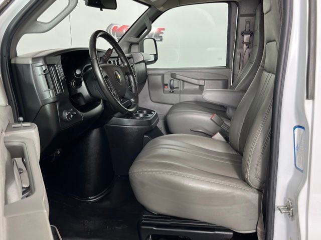Used 2022 Chevrolet Express 3500 w/ Driver Convenience Package RWD image 22