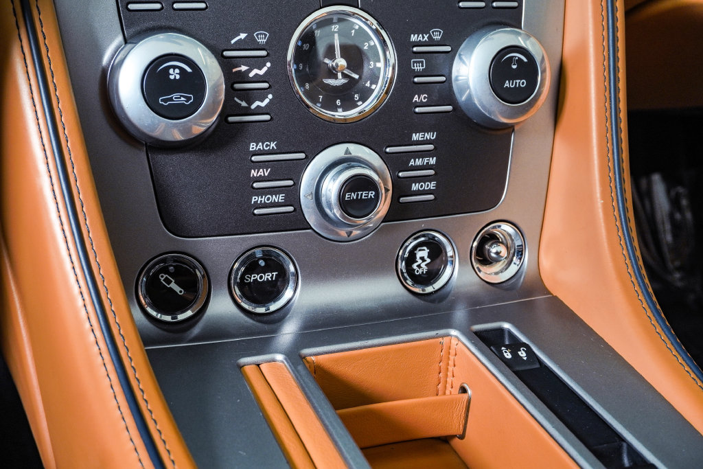 Used 2014 Aston Martin DB9 Volante RWD image 35