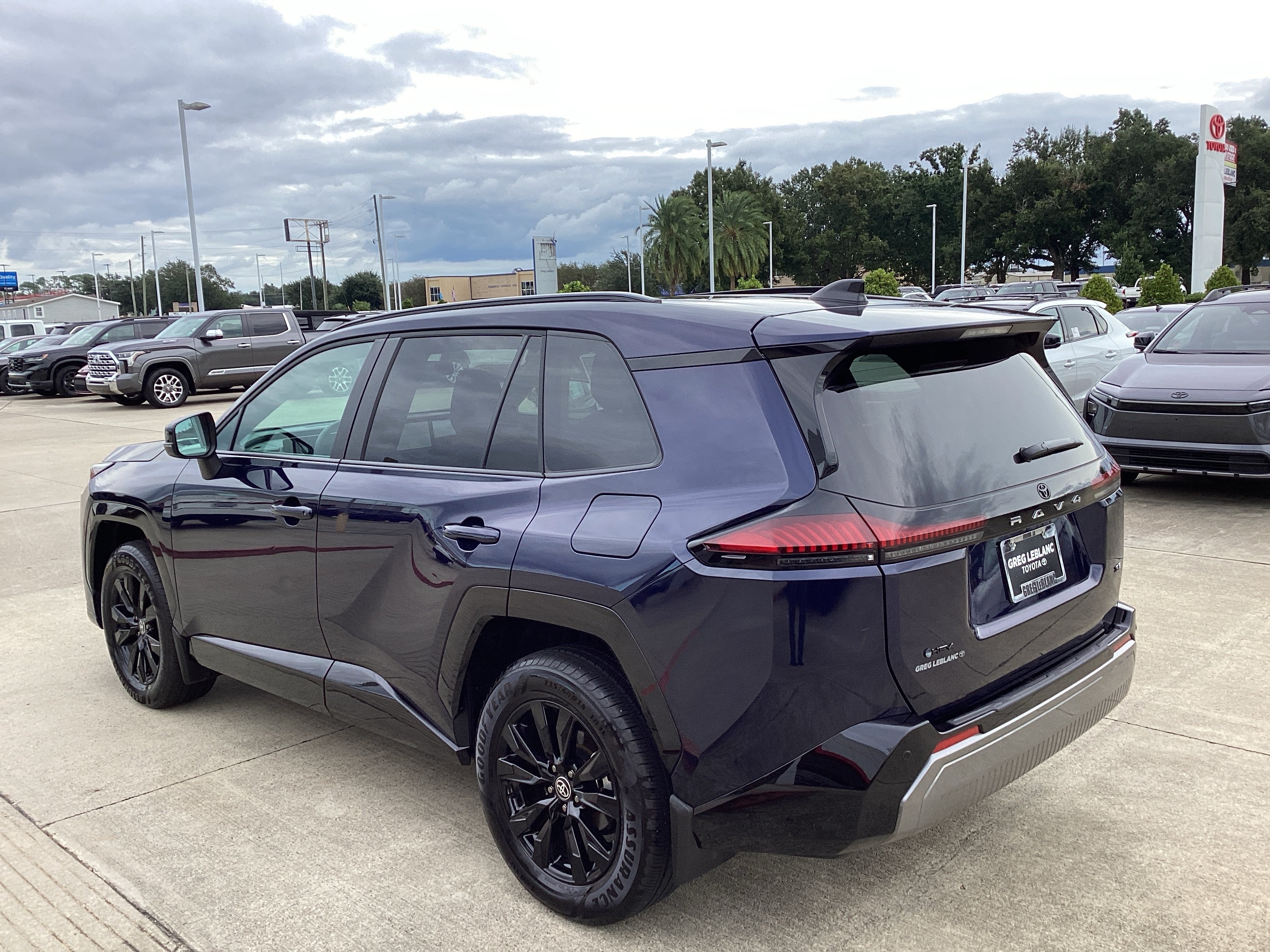 Used 2026 Toyota RAV4 SE FWD image 5