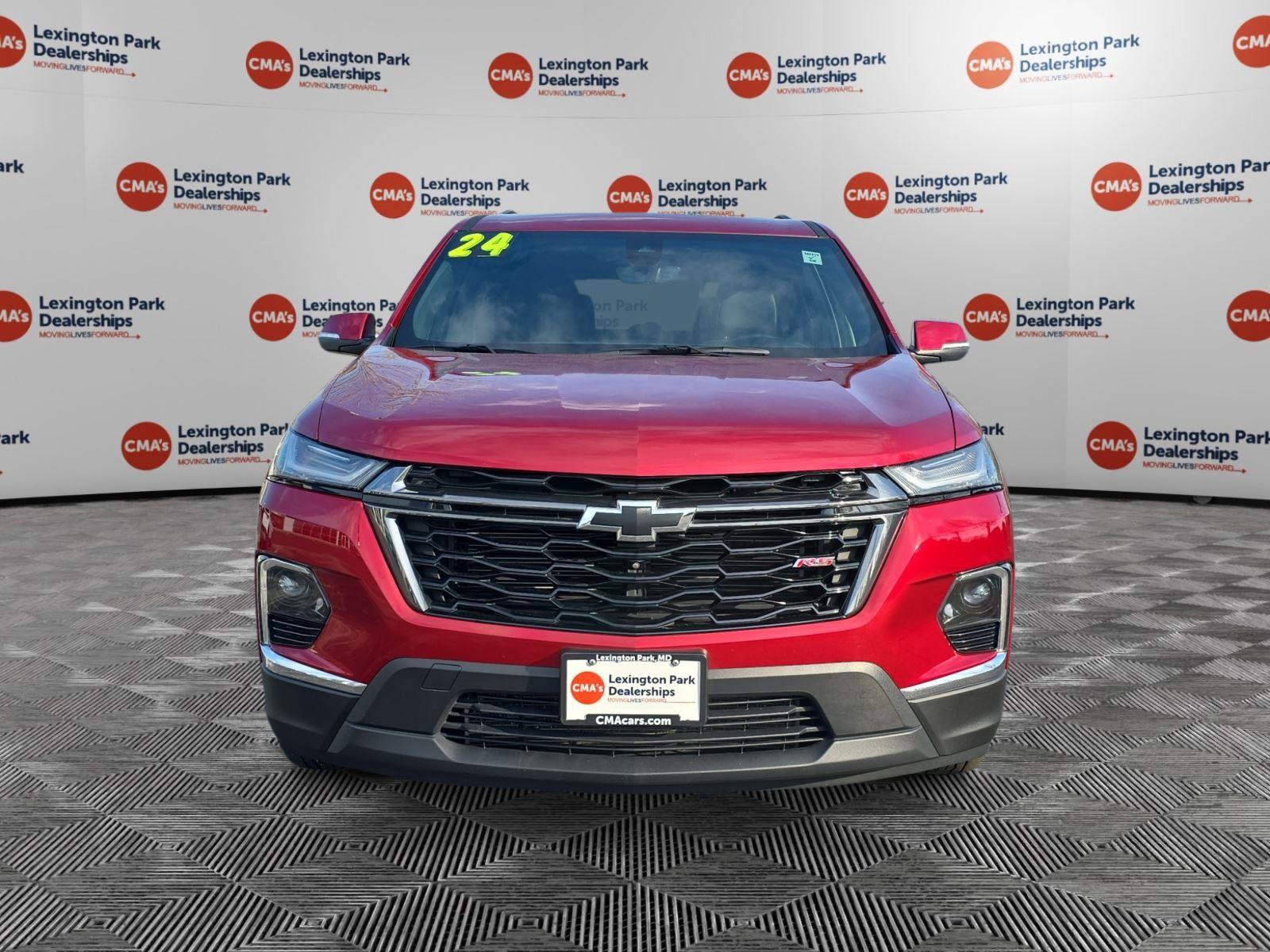 Used 2024 Chevrolet Traverse RS image 2