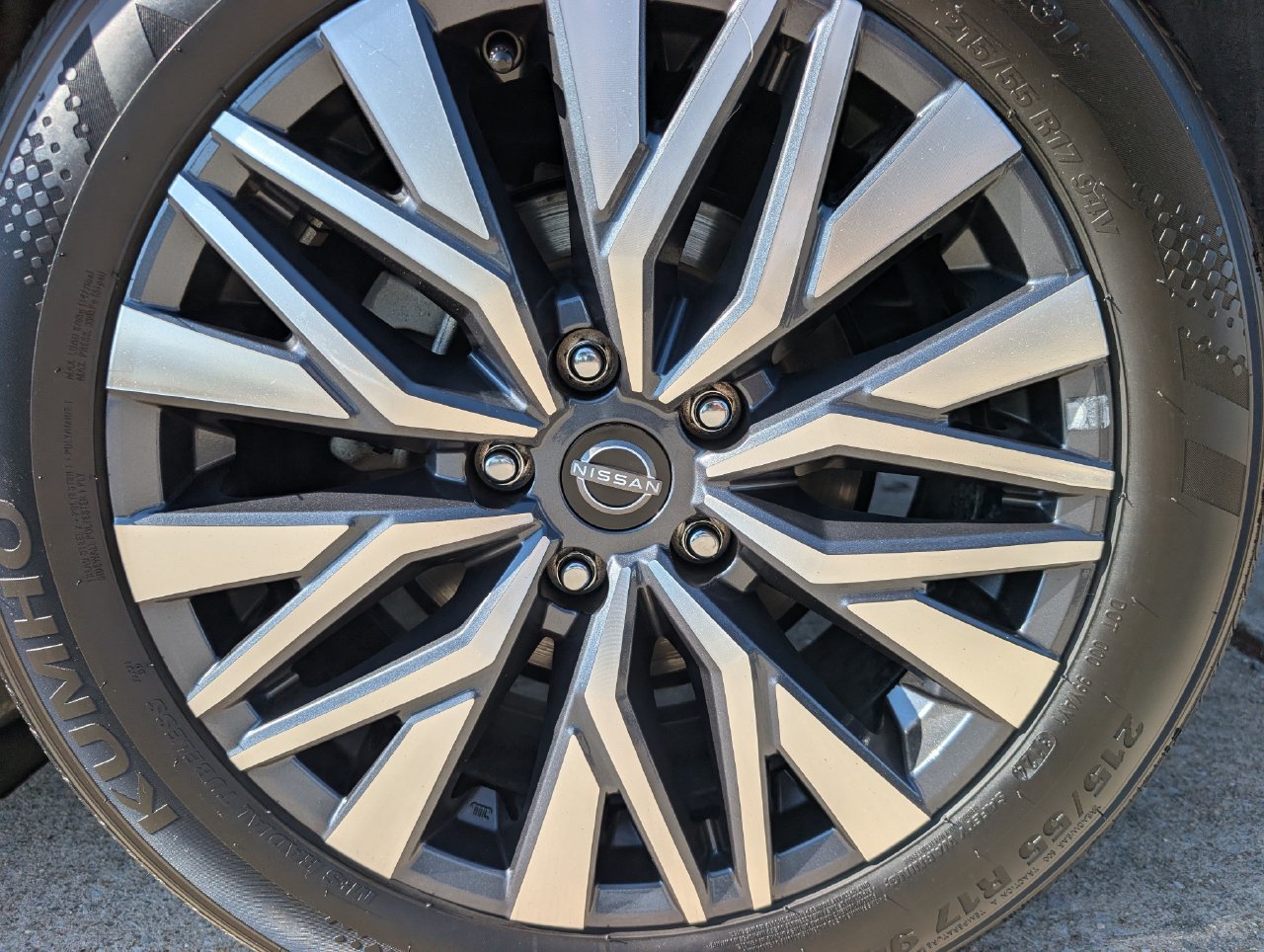 Used 2025 Nissan Altima 2.5 SV FWD image 7