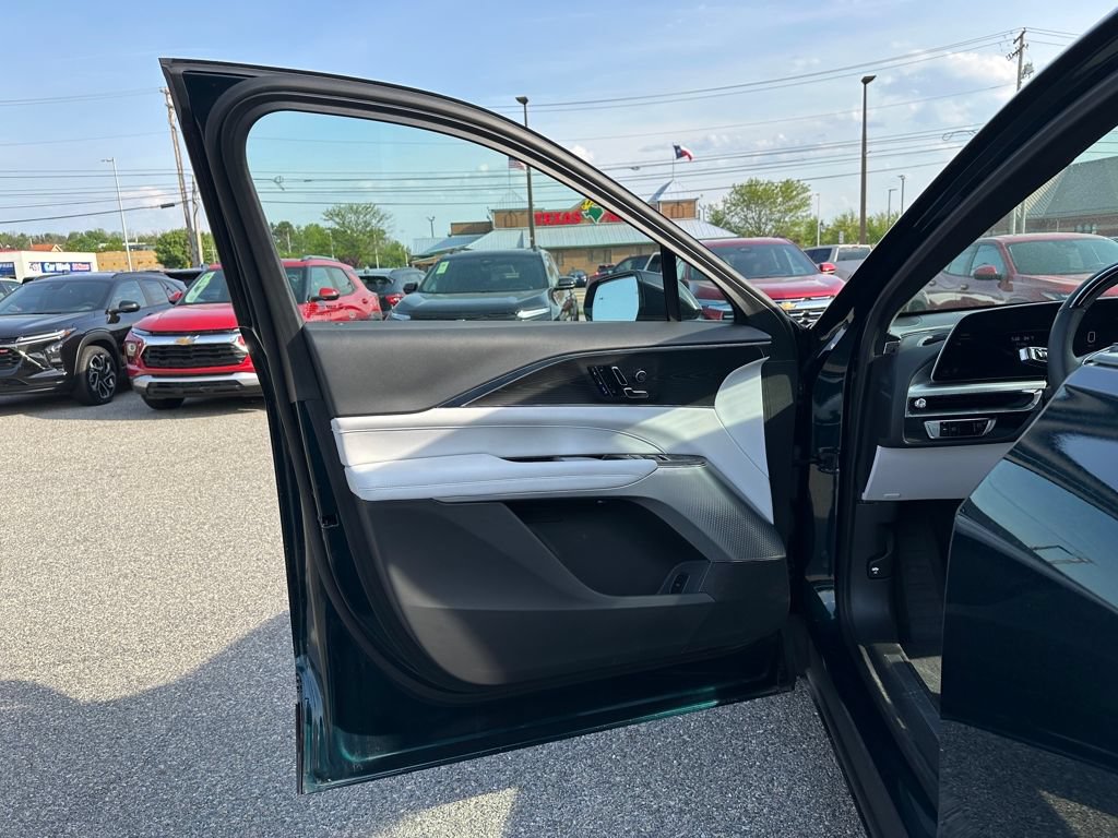 New 2024 Cadillac Lyriq Luxury RWD image 21