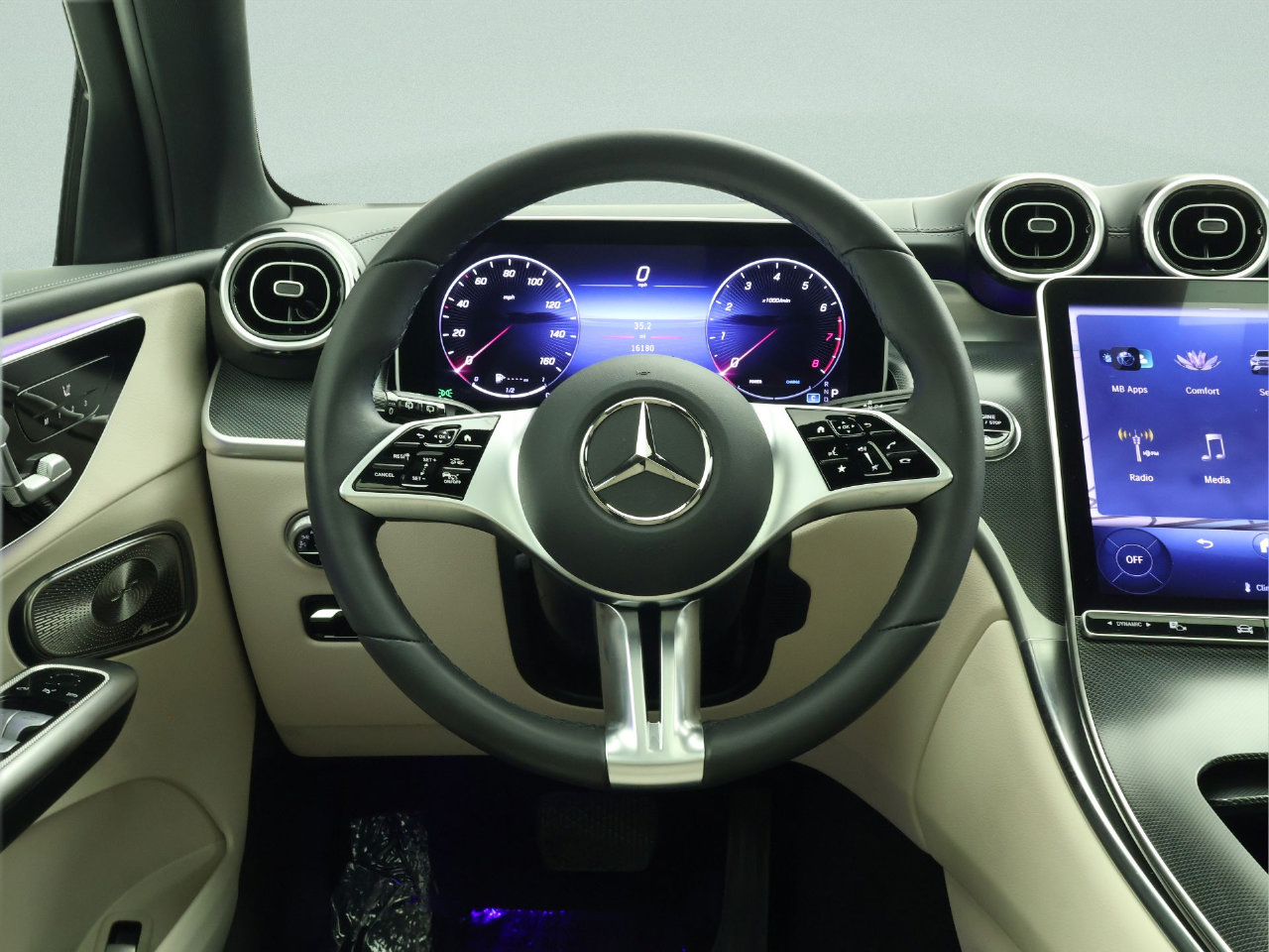 Certified 2024 Mercedes-Benz GLC 300 image 8