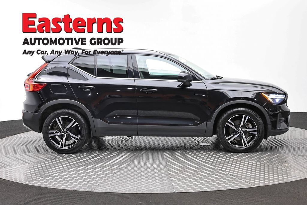 Used 2023 Volvo XC40 B5 Plus AWD/4WD image 4