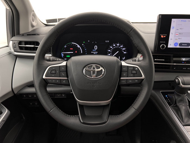 Used 2025 Toyota Sienna XLE w/ XLE Plus Package AWD/4WD image 18