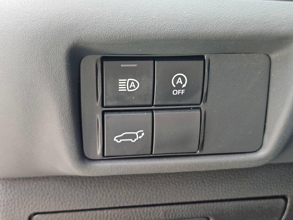 Used 2023 Toyota Highlander XLE FWD image 18