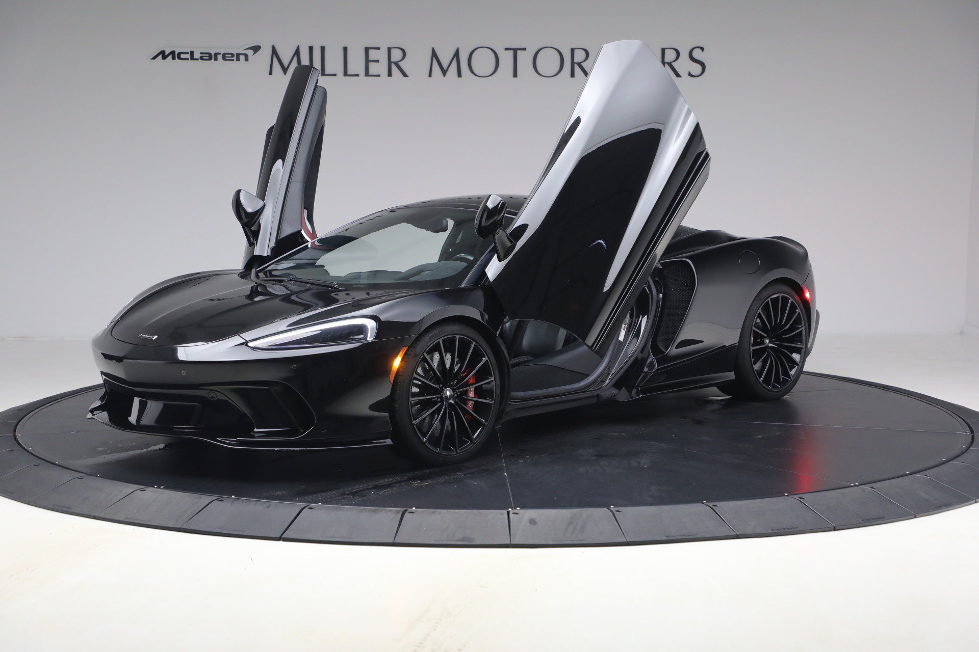 Used 2023 McLaren GT RWD image 14