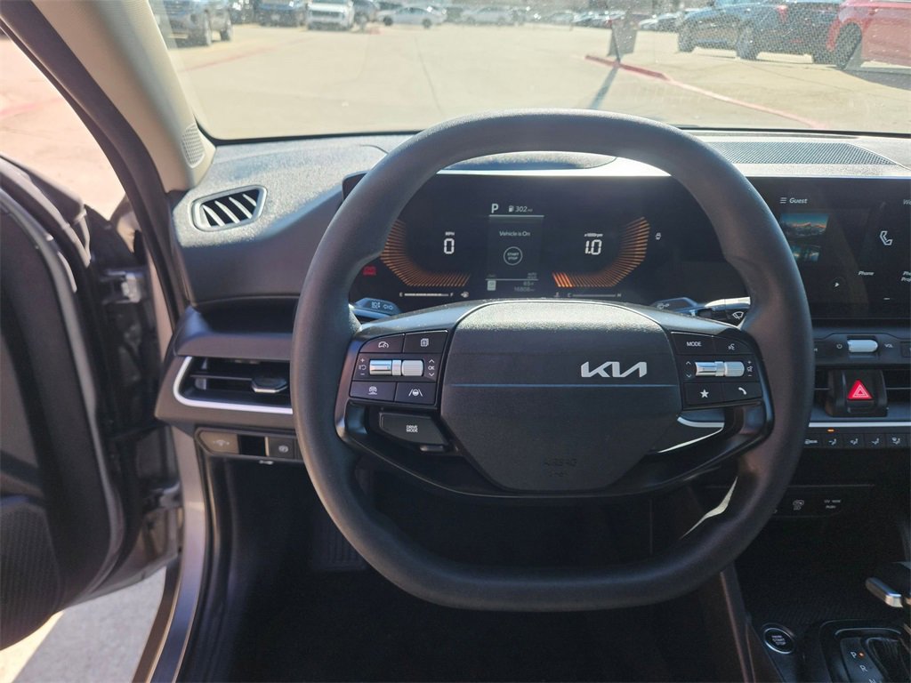 Used 2025 Kia K4 LXS image 18