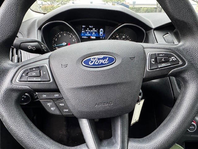 Used 2018 Ford Focus SE w/ SE Appearance Package image 39