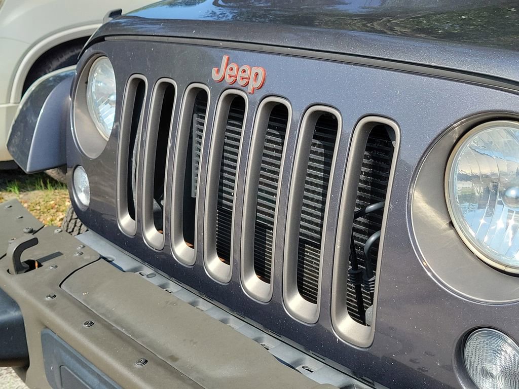 Used 2016 Jeep Wrangler Unlimited Sahara AWD/4WD image 3