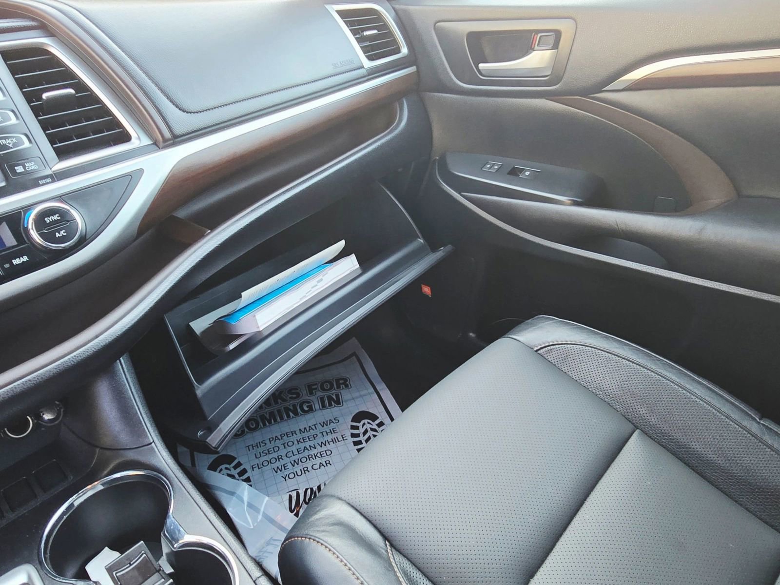 Used 2016 Toyota Highlander Limited image 25