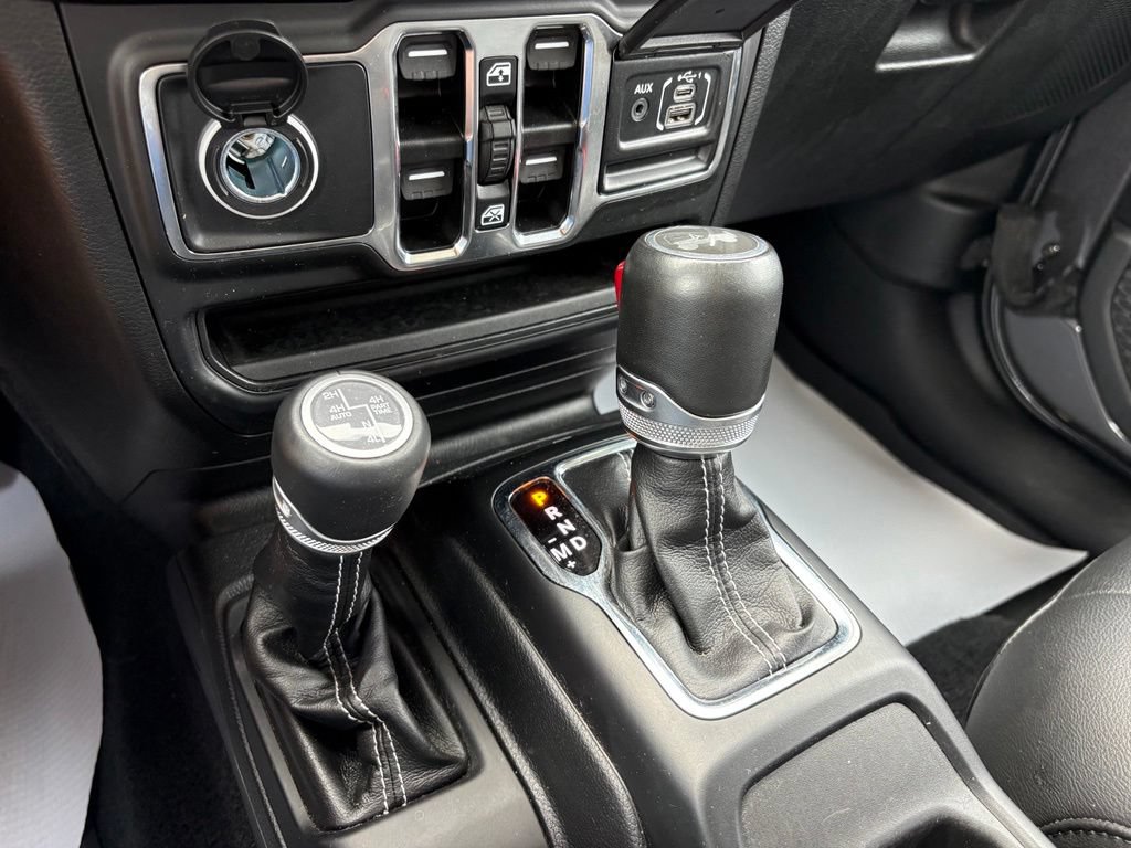Used 2023 Jeep Wrangler Unlimited Sahara w/ Cold Weather Group AWD/4WD image 24