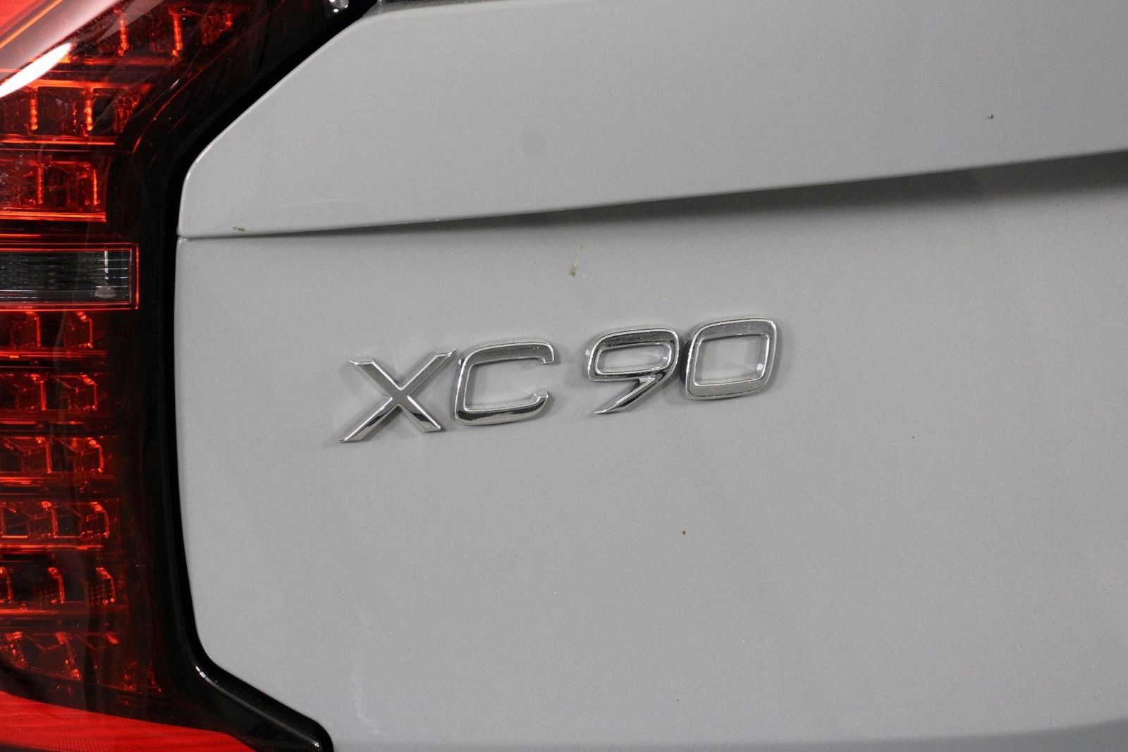 New 2026 Volvo XC90 T8 Plus w/ Protection Package Premier image 16