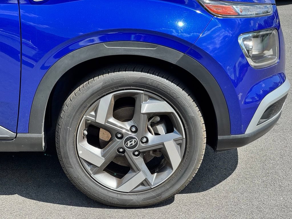 Used 2025 Hyundai Venue SEL FWD image 35