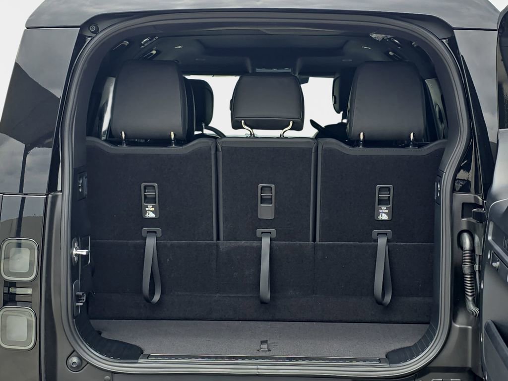 New 2026 Land Rover Defender 130 X-Dynamic SE AWD/4WD image 14